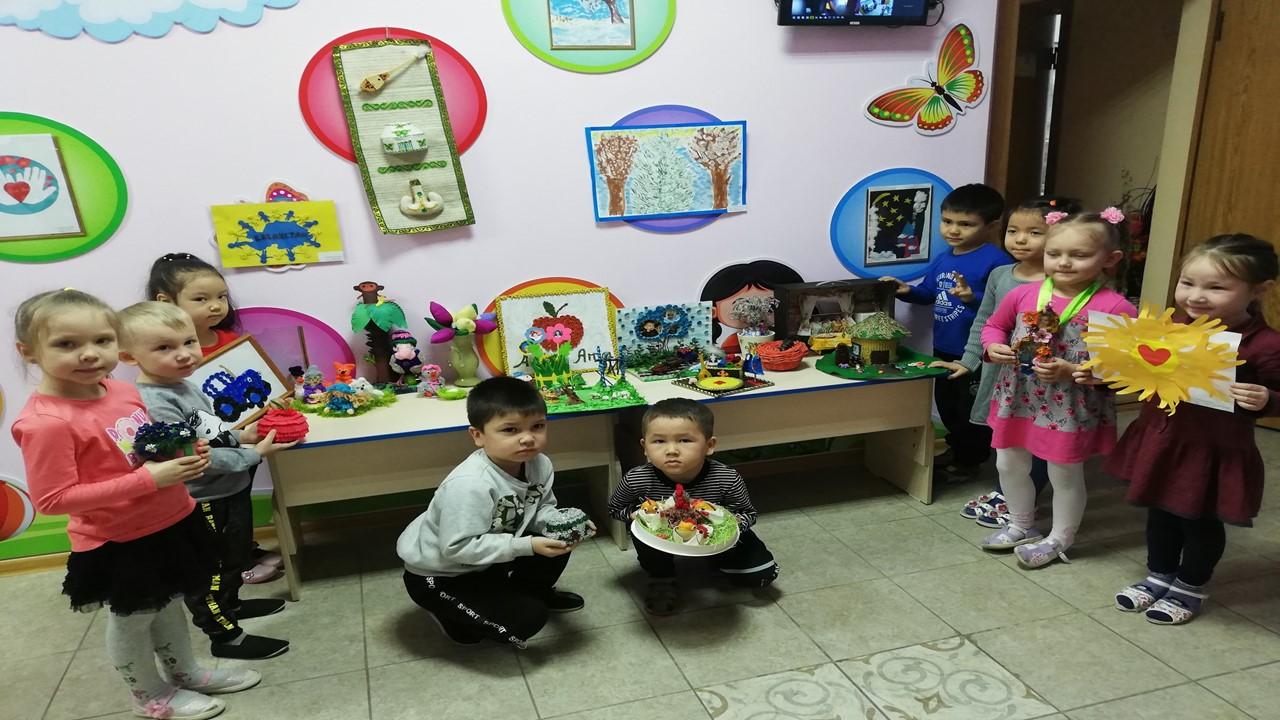 Выставка творческих работ "Хрустальный родник духовности"