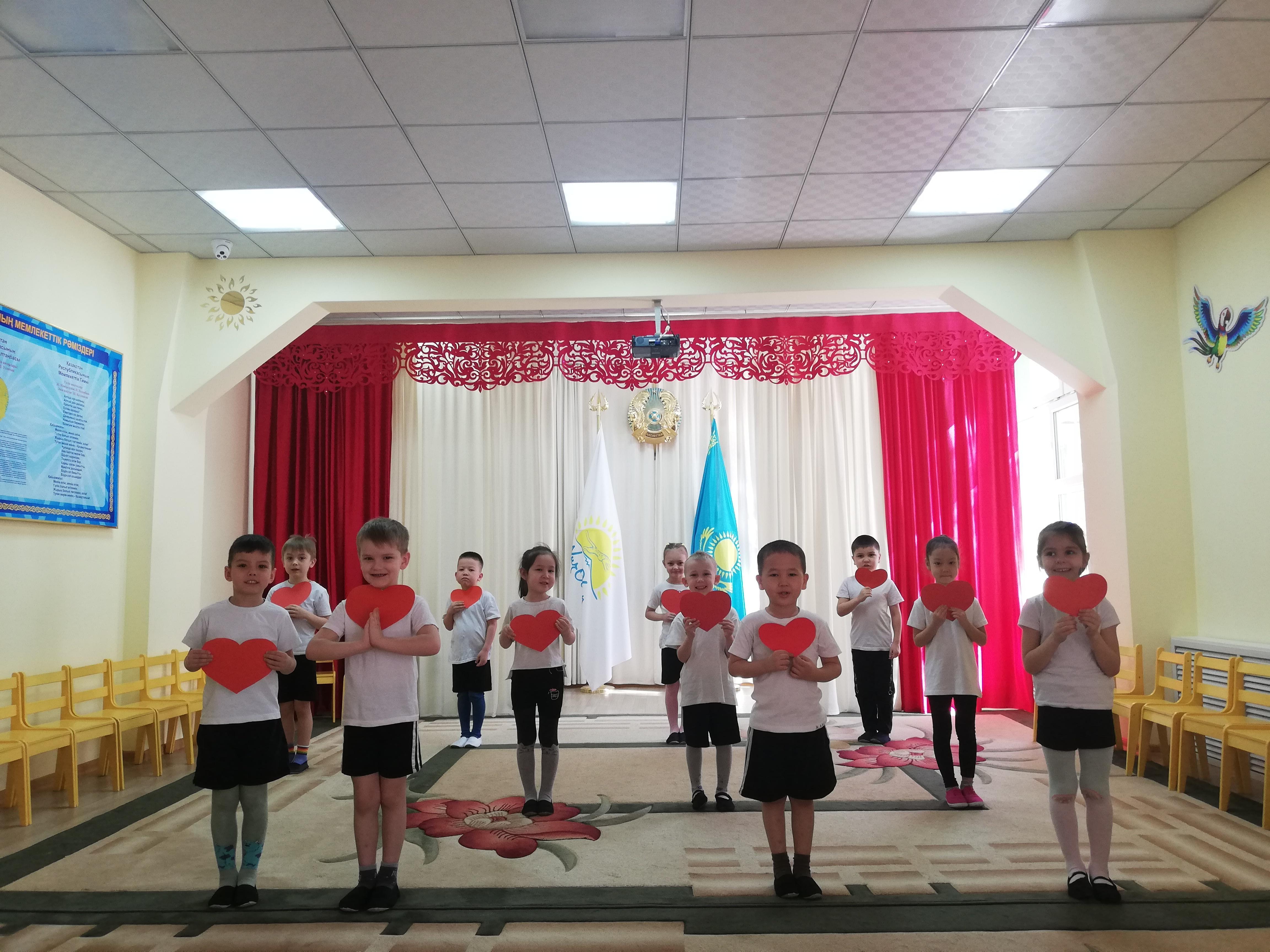 Флешмоб посвященный ко Дню Благодарности! Группа "Күншуақ"